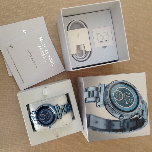 Michael Kors Access Women’s Sofie Touchscreen - Picture 5 of 8